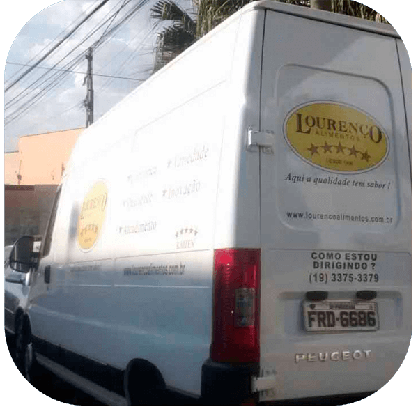 lourenco-alimentos-nossa-historia-fundo_van_produtos-02